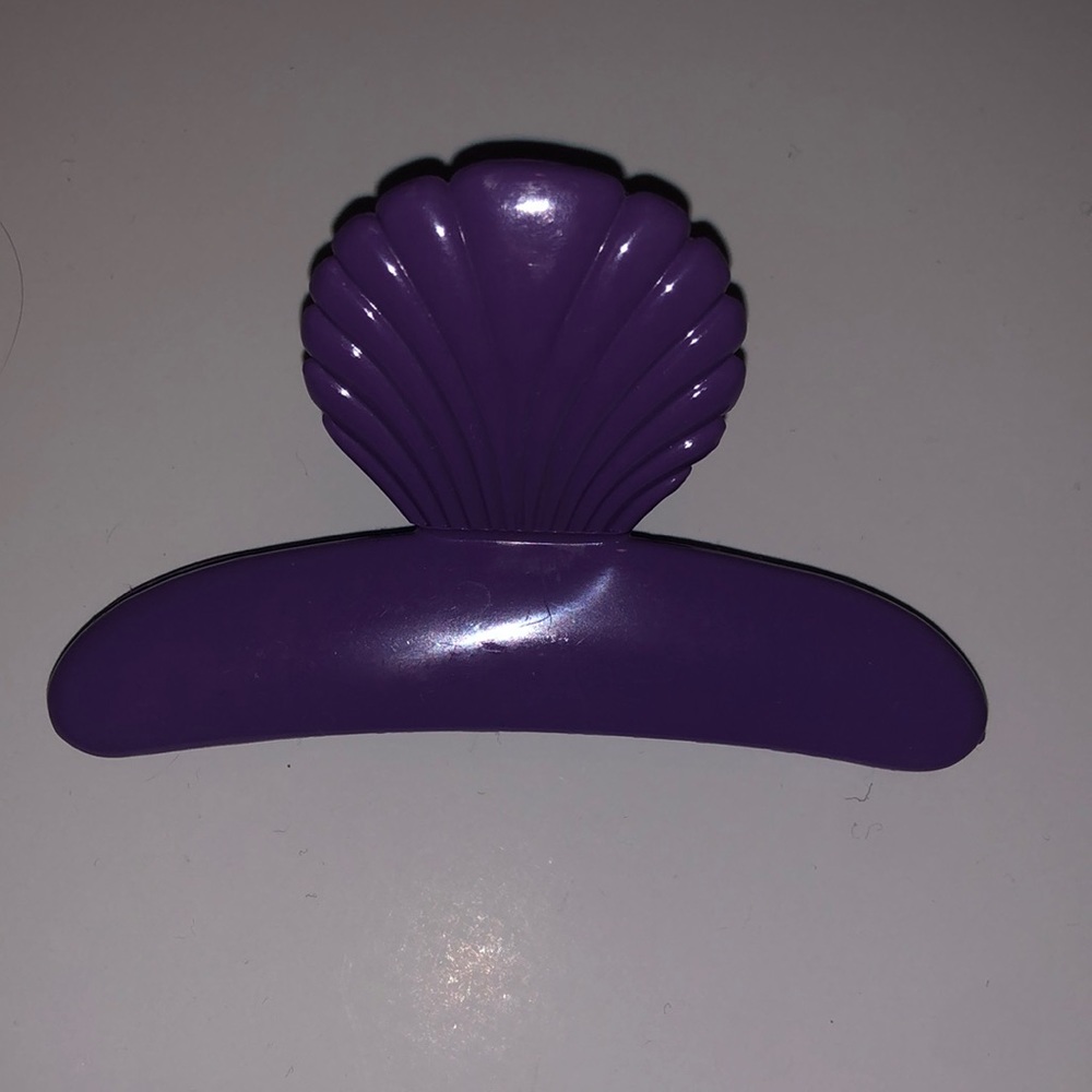 purple plastic shell claw clip